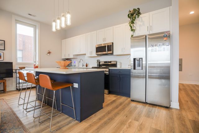 2402 W Carmen Avenue 301, Chicago, IL 60625