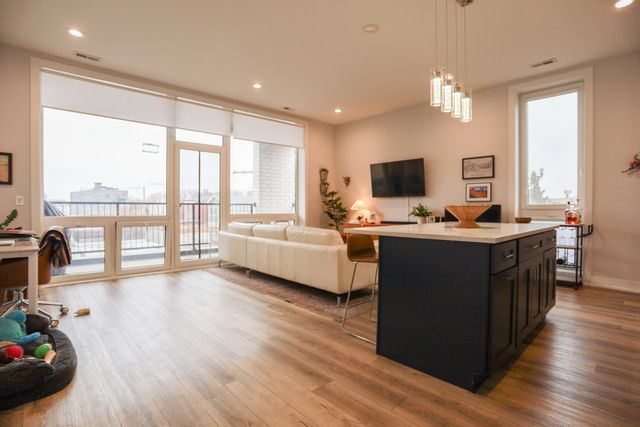 2402 W Carmen Avenue 301, Chicago, IL 60625