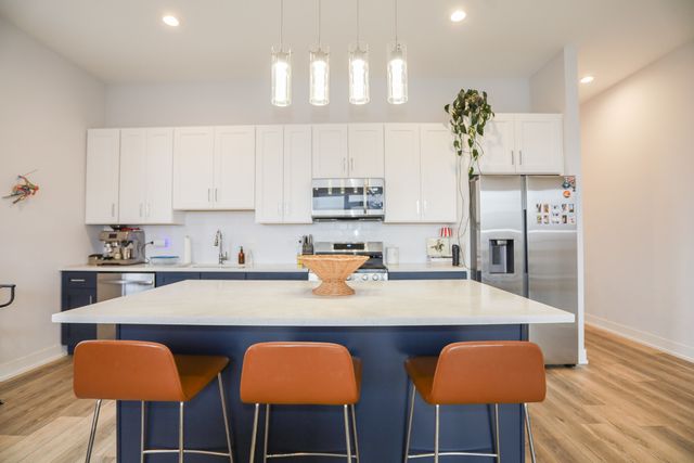 2402 W Carmen Avenue 301, Chicago, IL 60625