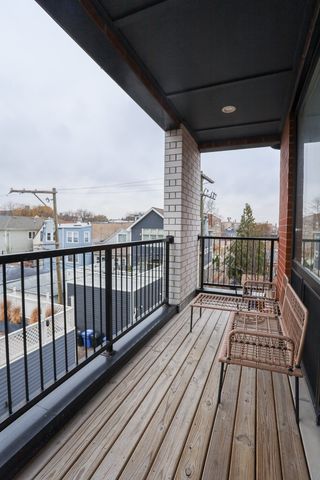 2402 W Carmen Avenue 301, Chicago, IL 60625