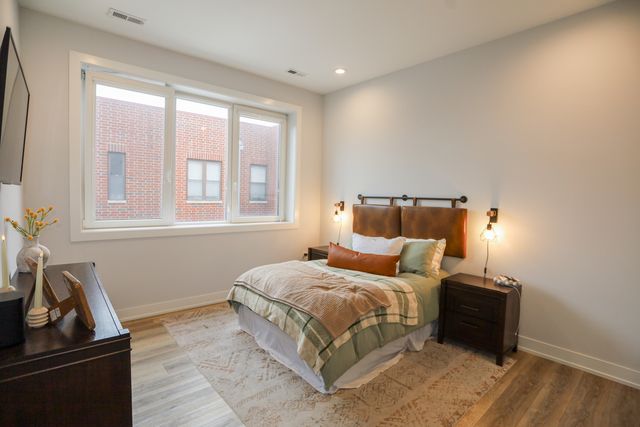 2402 W Carmen Avenue 301, Chicago, IL 60625