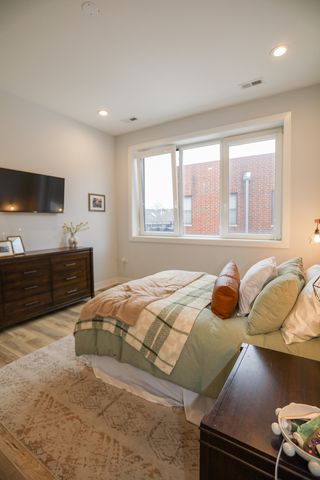 2402 W Carmen Avenue 301, Chicago, IL 60625