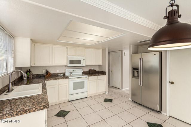3223 E POINSETTIA Drive, Phoenix, AZ 85028