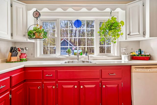 20 Gilcreast Drive, Litchfield, NH 03052