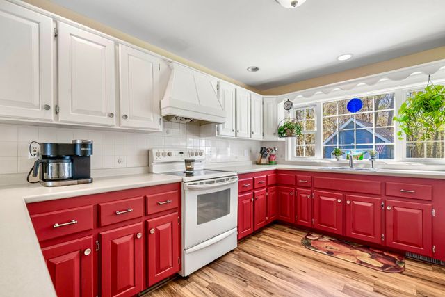 20 Gilcreast Drive, Litchfield, NH 03052