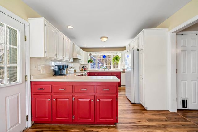 20 Gilcreast Drive, Litchfield, NH 03052