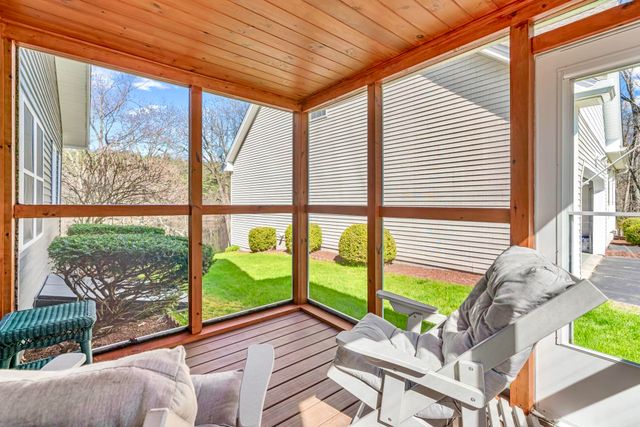 20 Gilcreast Drive, Litchfield, NH 03052