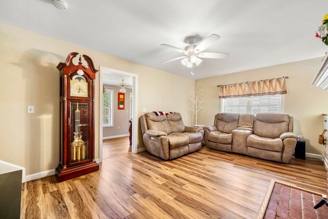 20 Gilcreast Drive, Litchfield, NH 03052