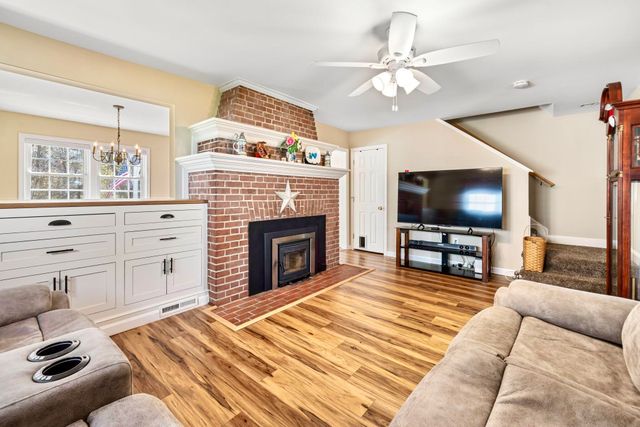 20 Gilcreast Drive, Litchfield, NH 03052