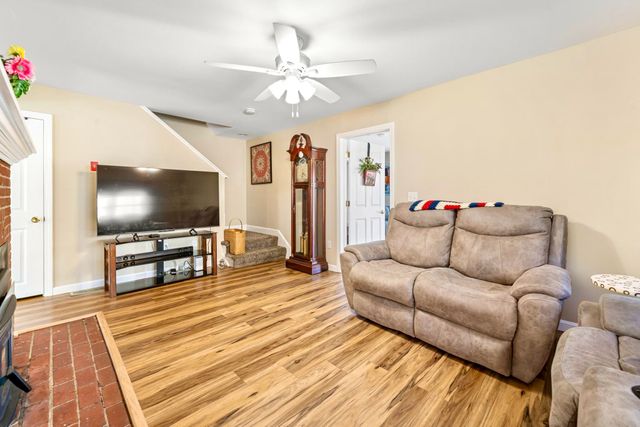 20 Gilcreast Drive, Litchfield, NH 03052