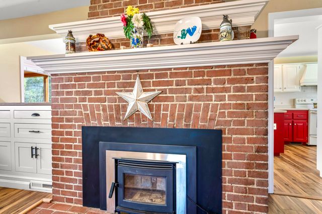 20 Gilcreast Drive, Litchfield, NH 03052