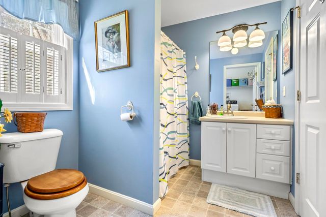 20 Gilcreast Drive, Litchfield, NH 03052