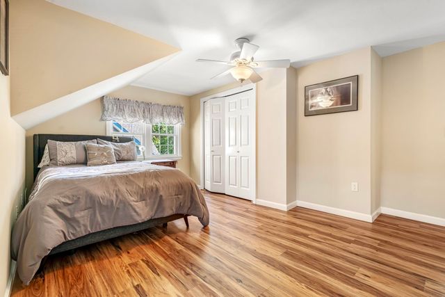 20 Gilcreast Drive, Litchfield, NH 03052