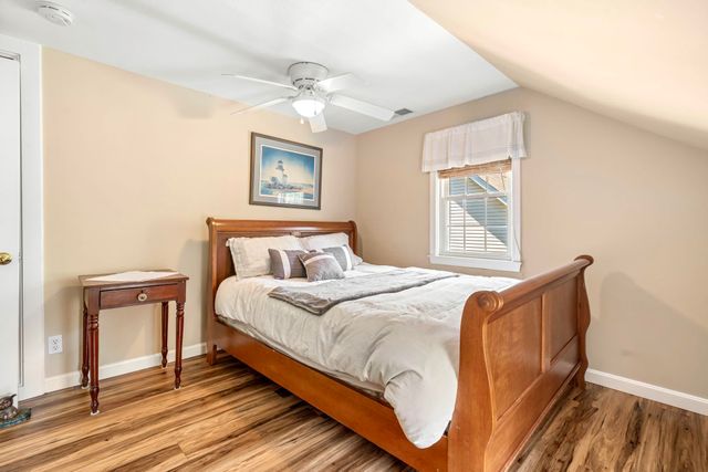 20 Gilcreast Drive, Litchfield, NH 03052