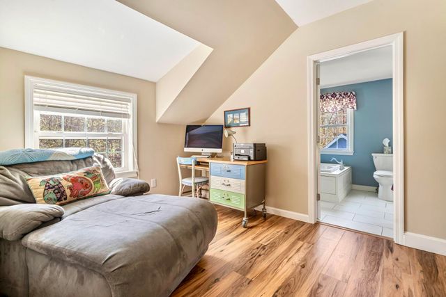 20 Gilcreast Drive, Litchfield, NH 03052