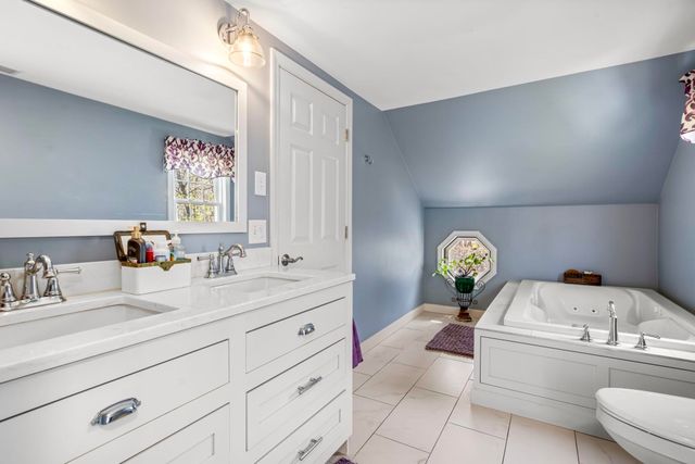 20 Gilcreast Drive, Litchfield, NH 03052