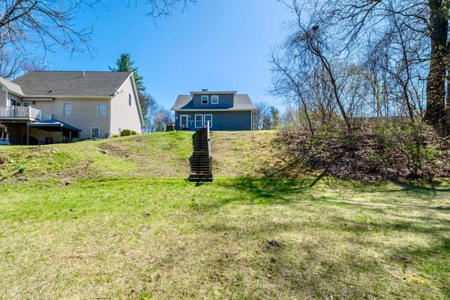 20 Gilcreast Drive, Litchfield, NH 03052