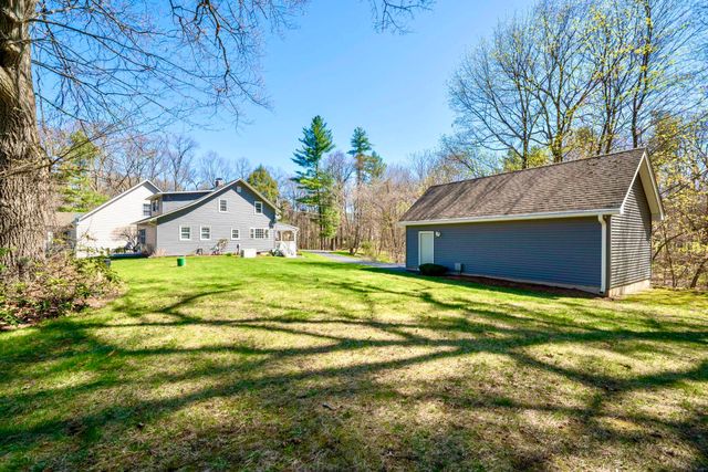 20 Gilcreast Drive, Litchfield, NH 03052