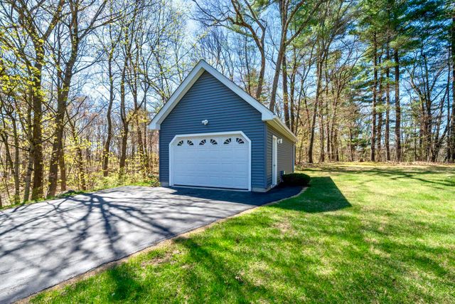 20 Gilcreast Drive, Litchfield, NH 03052