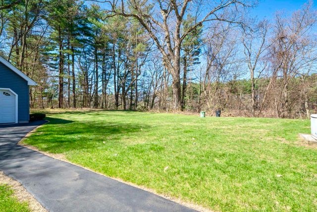 20 Gilcreast Drive, Litchfield, NH 03052