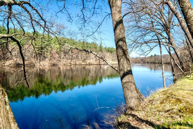 20 Gilcreast Drive, Litchfield, NH 03052