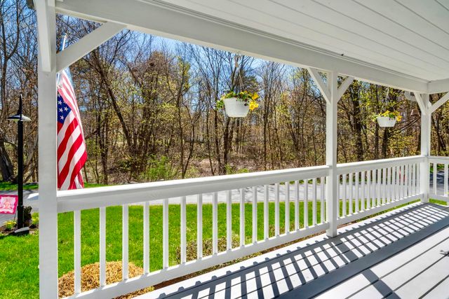 20 Gilcreast Drive, Litchfield, NH 03052