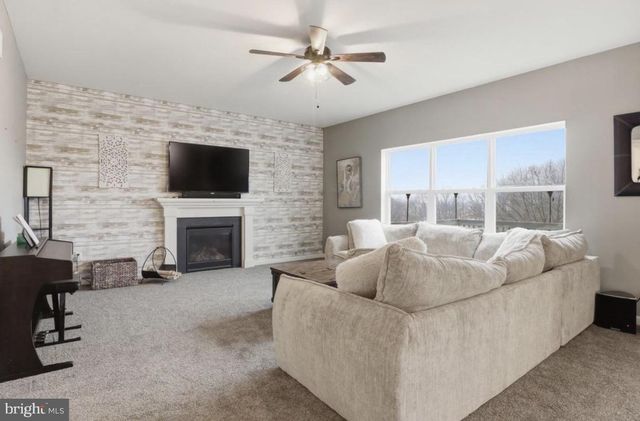 215 AZALEA DR, Windsor, PA 17366
