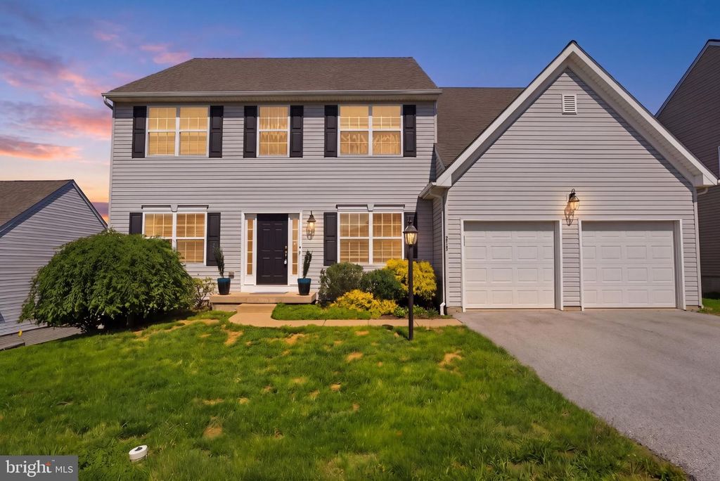 Image 1 of property listing at 215 AZALEA DR, Windsor, PA 17366