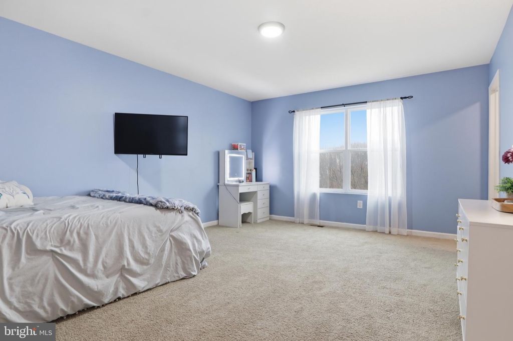 Image 14 of property listing at 215 AZALEA DR, Windsor, PA 17366