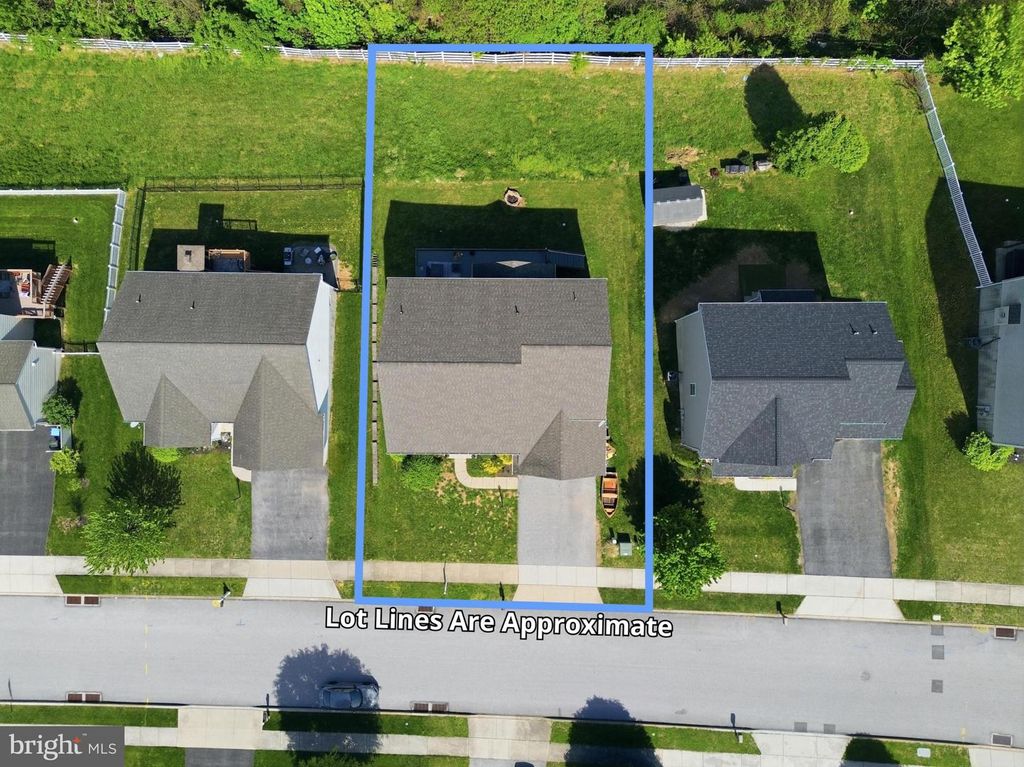 Image 34 of property listing at 215 AZALEA DR, Windsor, PA 17366