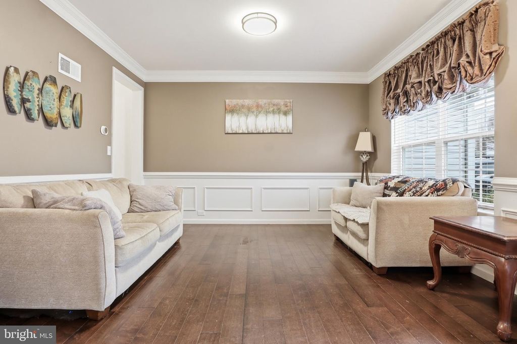 Image 6 of property listing at 215 AZALEA DR, Windsor, PA 17366
