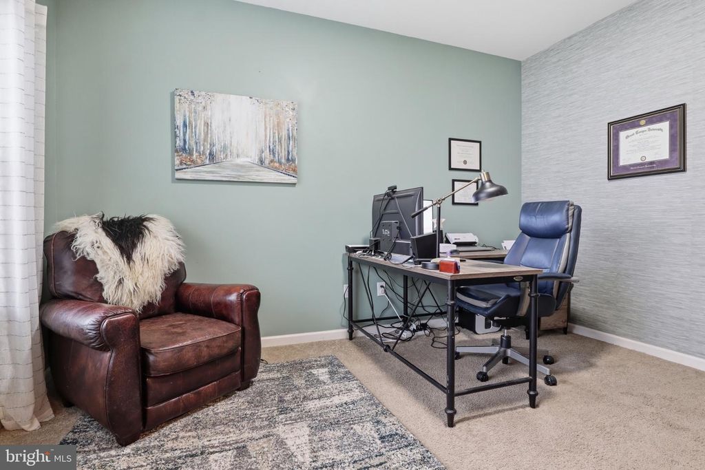 Image 7 of property listing at 215 AZALEA DR, Windsor, PA 17366
