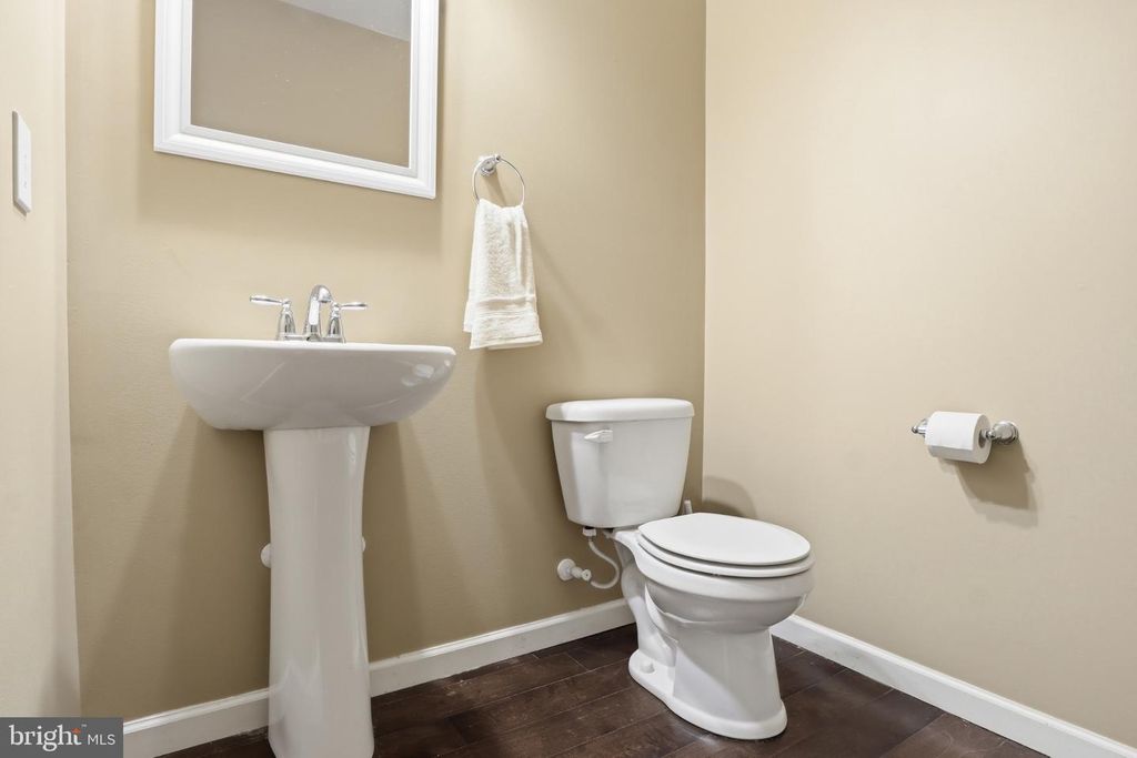 Image 9 of property listing at 215 AZALEA DR, Windsor, PA 17366