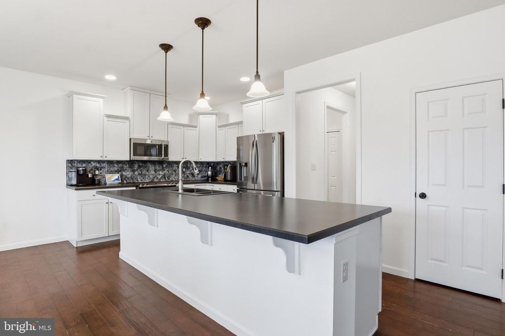 Image 10 of property listing at 215 AZALEA DR, Windsor, PA 17366