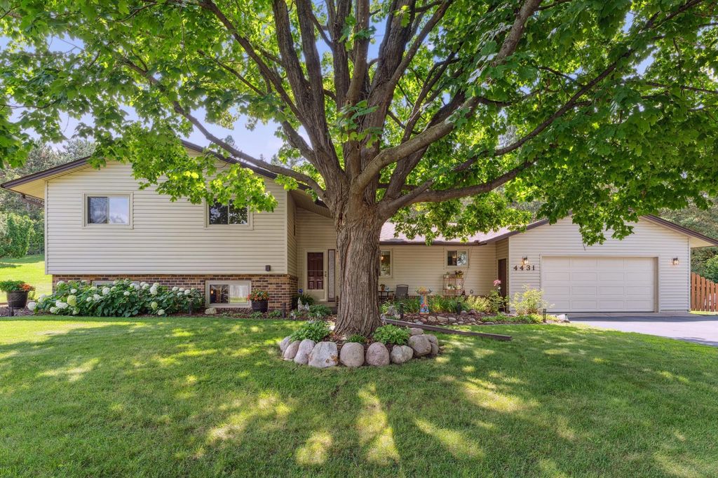 4431 Independence Avenue N, New Hope, MN 55428
