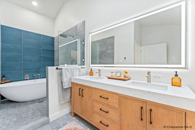 400 W 1ST AVE, Cheyenne, WY 82001