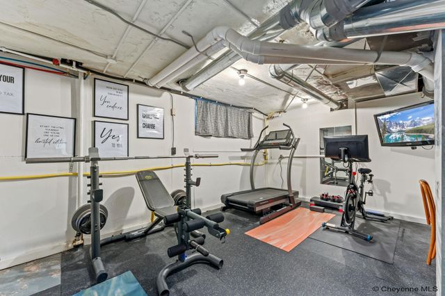 400 W 1ST AVE, Cheyenne, WY 82001