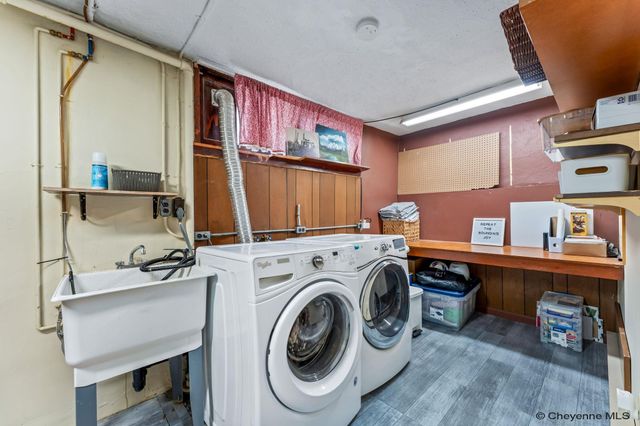 400 W 1ST AVE, Cheyenne, WY 82001