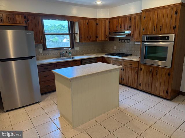 2412 MANET RD, Wilmington, DE 19810