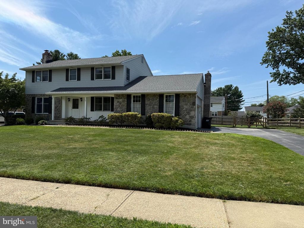 2412 MANET RD, Wilmington, DE 19810