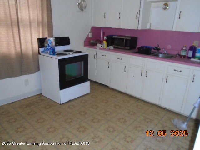 933 N Martin Luther King Jr Boulevard, Lansing, MI 48915