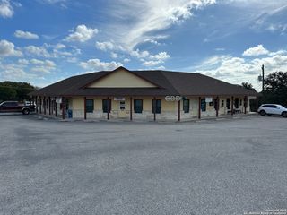 4121 County Road 319, La Vernia, TX 78121