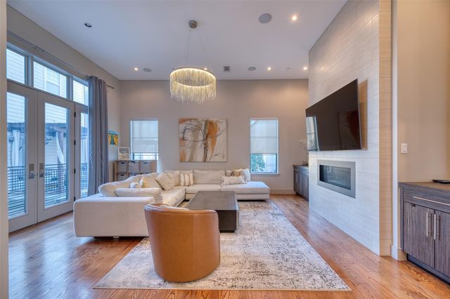 5521 Kiam Street, Houston, TX 77007