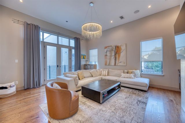 5521 Kiam Street, Houston, TX 77007