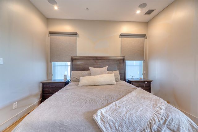 5521 Kiam Street, Houston, TX 77007