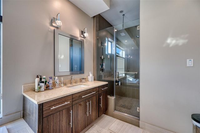 5521 Kiam Street, Houston, TX 77007