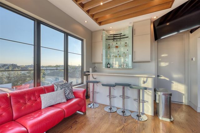 5521 Kiam Street, Houston, TX 77007