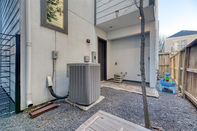 5521 Kiam Street, Houston, TX 77007
