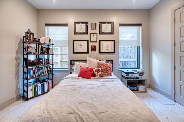 5521 Kiam Street, Houston, TX 77007