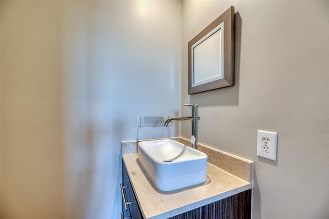 5521 Kiam Street, Houston, TX 77007